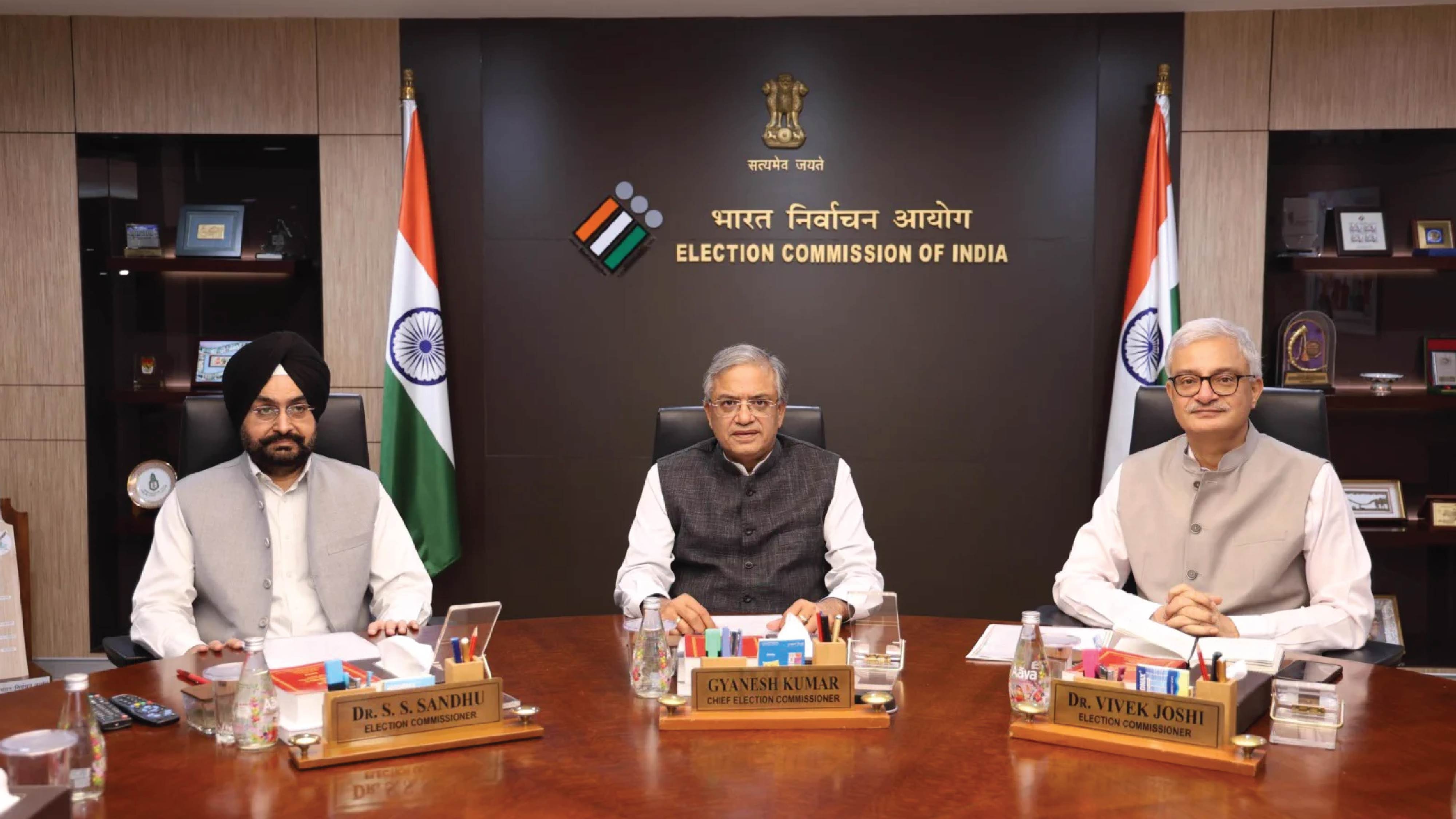 CEC ज्ञानेश कुमार के खिलाफ दिल्ली में प्रदर्शन, महिला पत्रकारों के आरोपों पर भी विवाद