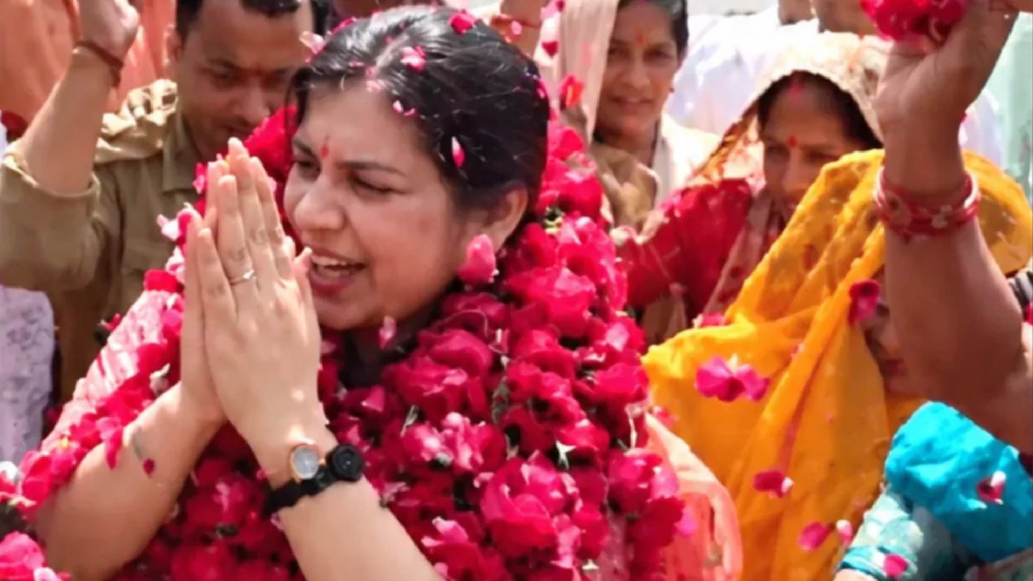 पूर्व IAS दिव्या मित्तल मिर्जापुर से लड़ेंगी यूपी चुनाव? नवरात्र में करेंगी अगले कदम का ऐलान