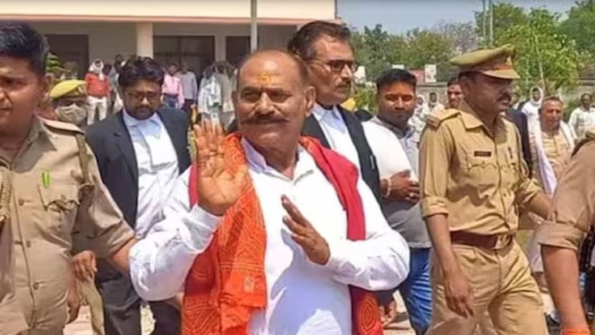 पूर्व विधायक विजय मिश्रा को शराब और जालसाजी मामले में कोर्ट से राहत, संदेह का लाभ देकर किया दोषमुक्त