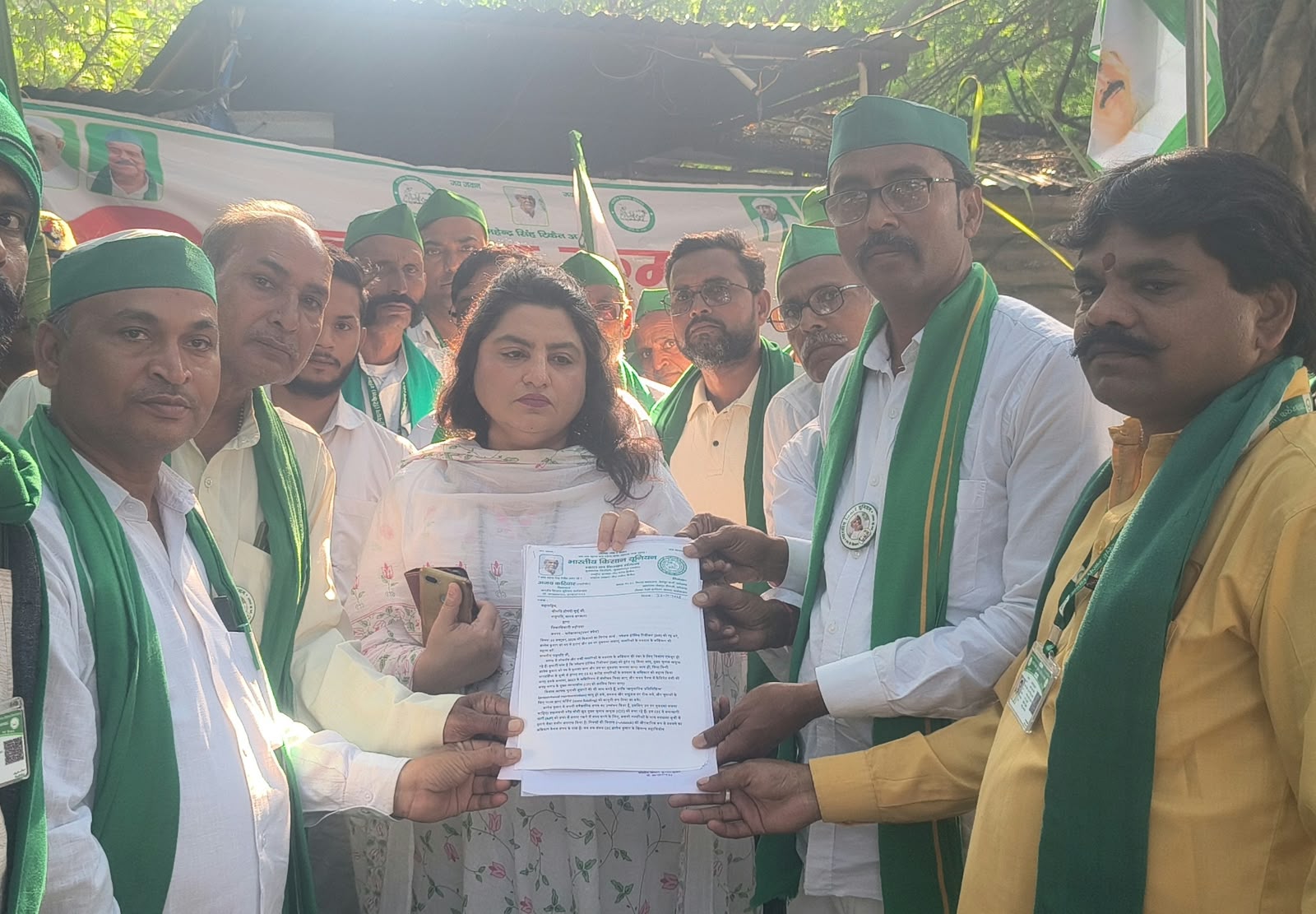 किसानों की समस्याओं का जल्द निस्तारण हो: अजय कटियार, भारतीय किसान यूनियन टिकैत ने सौंपा ज्ञापन
