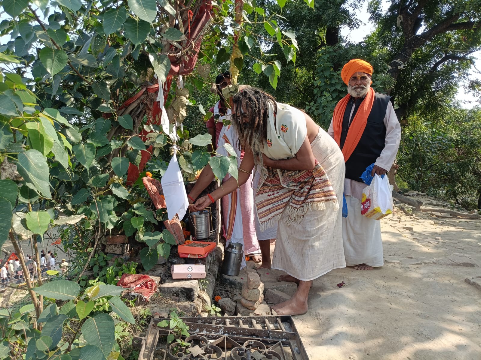 संकिसा स्तूप पर पूर्णिमा के दिन हिंदू पक्ष ने की पूजा-अर्चना, विषारी देवी मंदिर पर पर बोले महंत